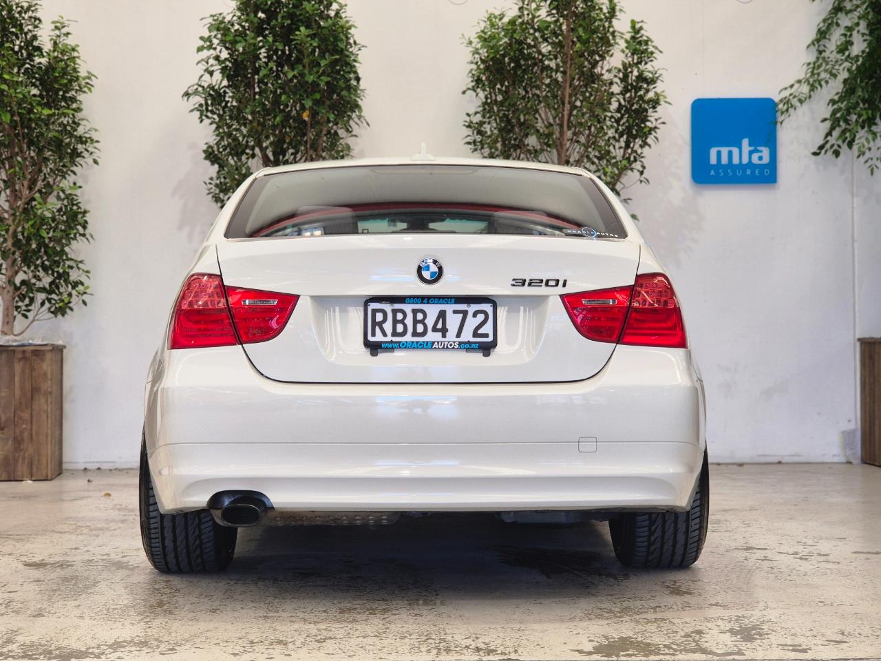 2011 BMW 320I thumbnail