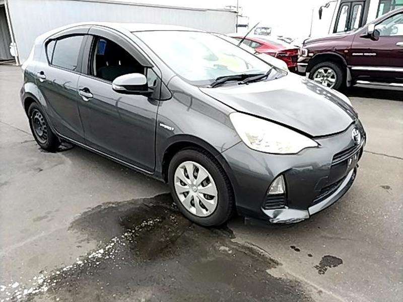 2013 Toyota Aqua thumbnail