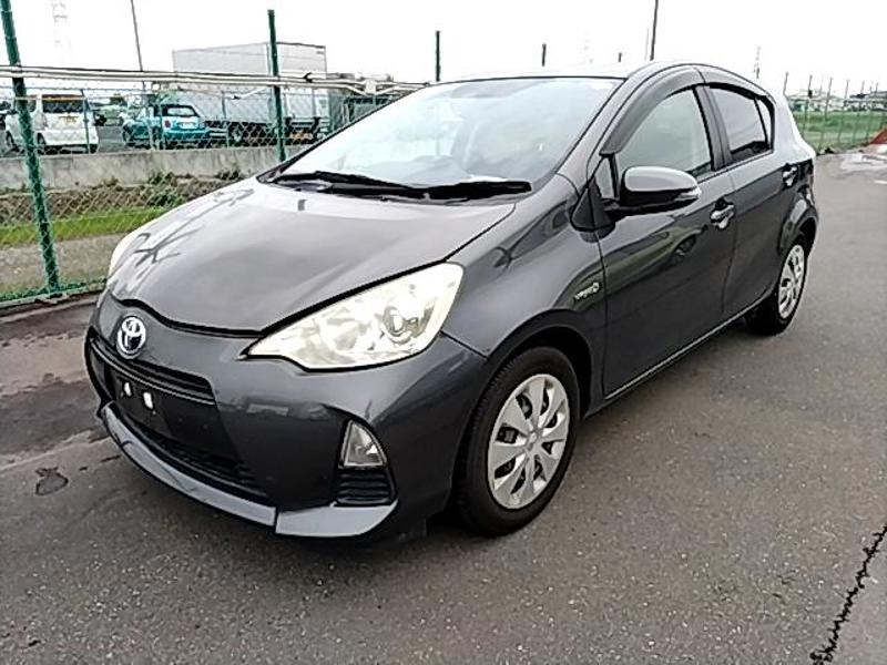 2013 Toyota Aqua thumbnail