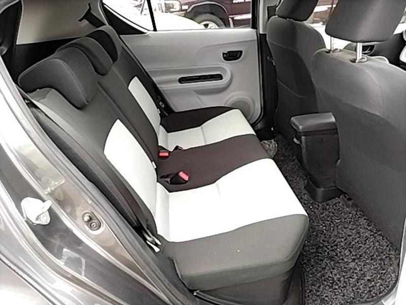 2013 Toyota Aqua thumbnail