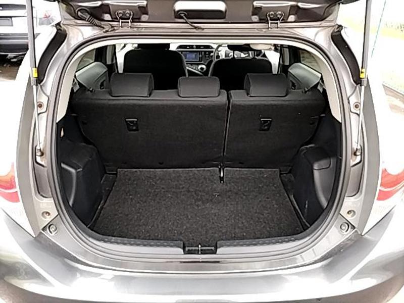2013 Toyota Aqua thumbnail