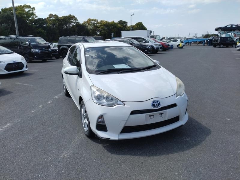 2013 Toyota Aqua thumbnail