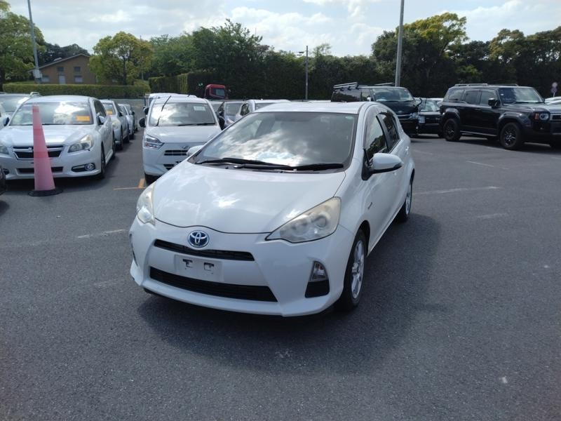 2013 Toyota Aqua thumbnail