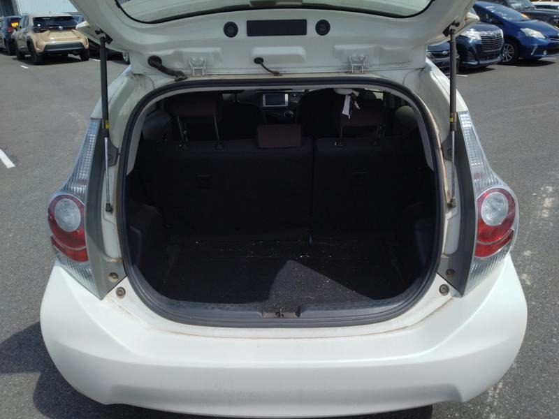 2013 Toyota Aqua thumbnail
