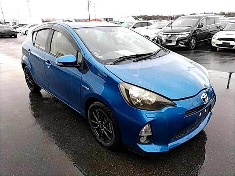 2012 Toyota Aqua thumbnail