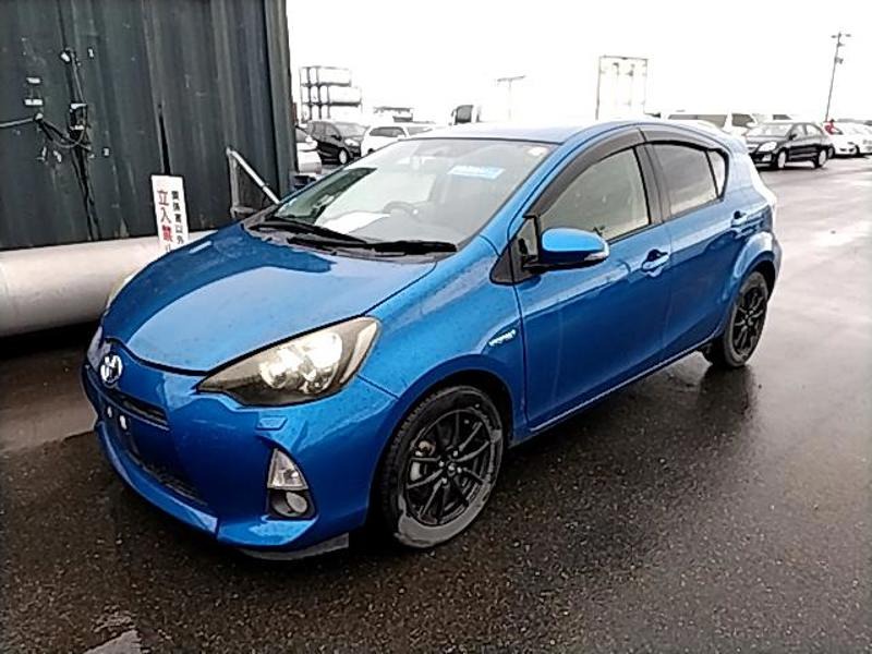 2012 Toyota Aqua thumbnail