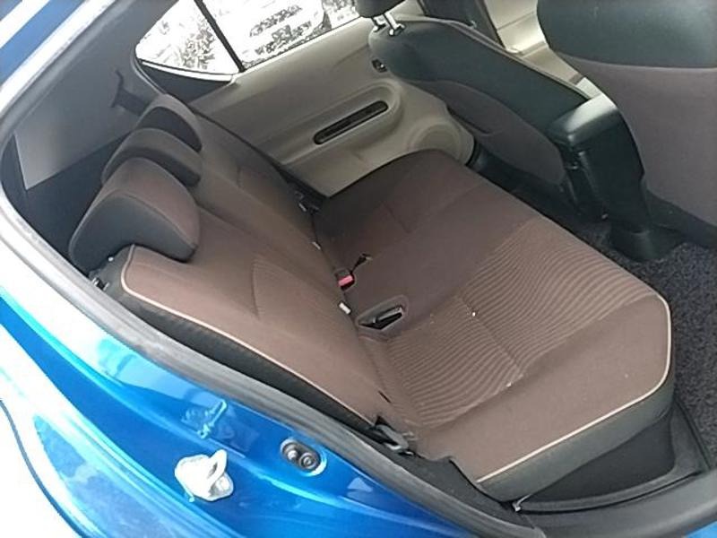 2012 Toyota Aqua thumbnail