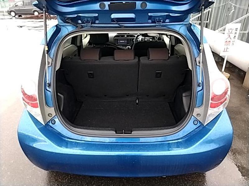 2012 Toyota Aqua thumbnail