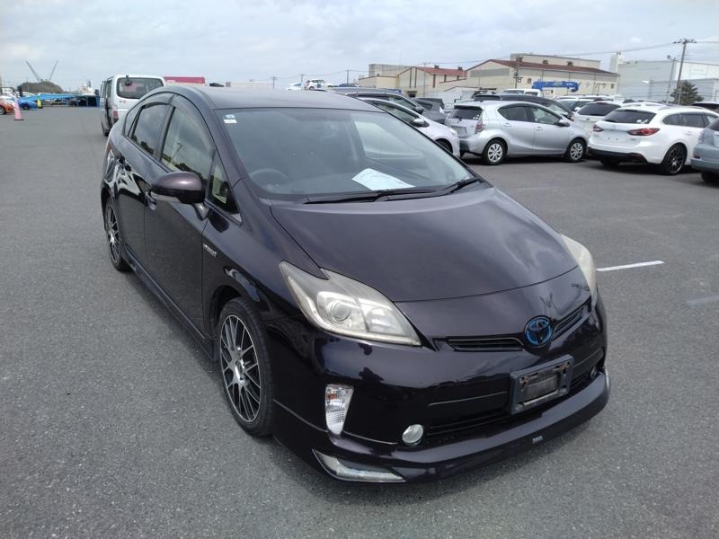 2013 Toyota Prius thumbnail