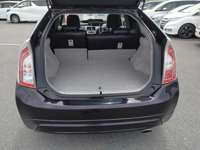 2013 Toyota Prius thumbnail