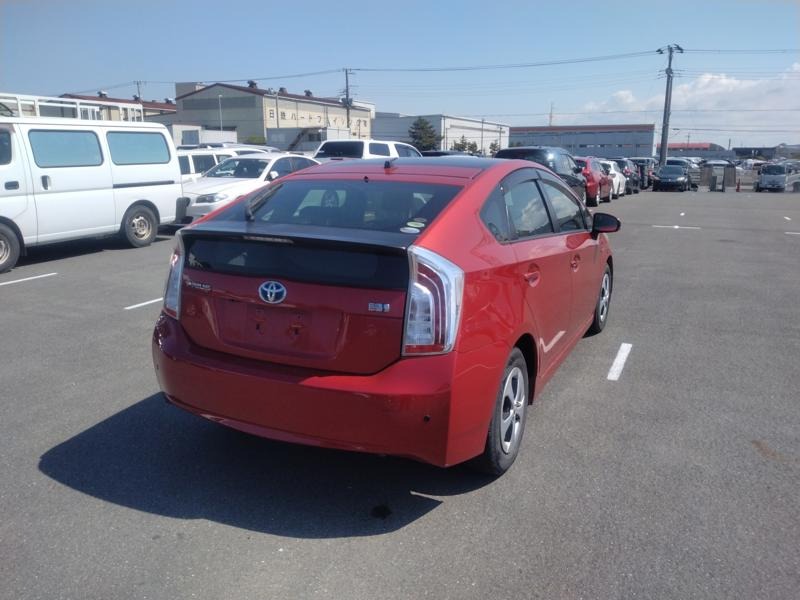 2013 Toyota Prius thumbnail