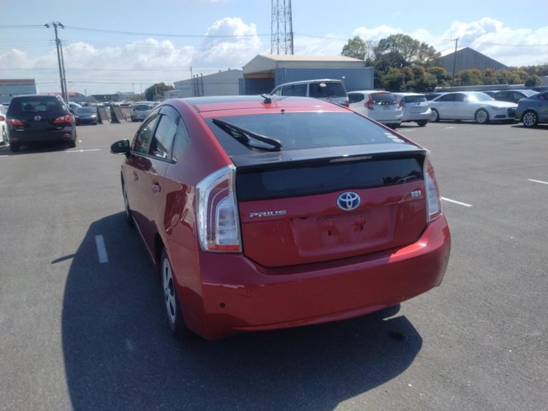 2013 Toyota Prius thumbnail