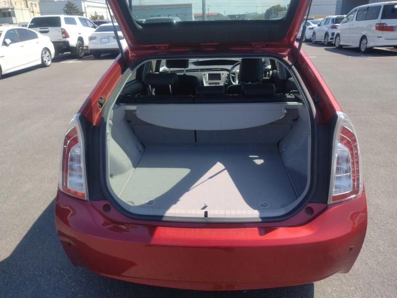 2013 Toyota Prius thumbnail