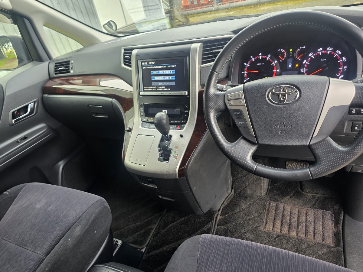 2013 Toyota Alphard thumbnail