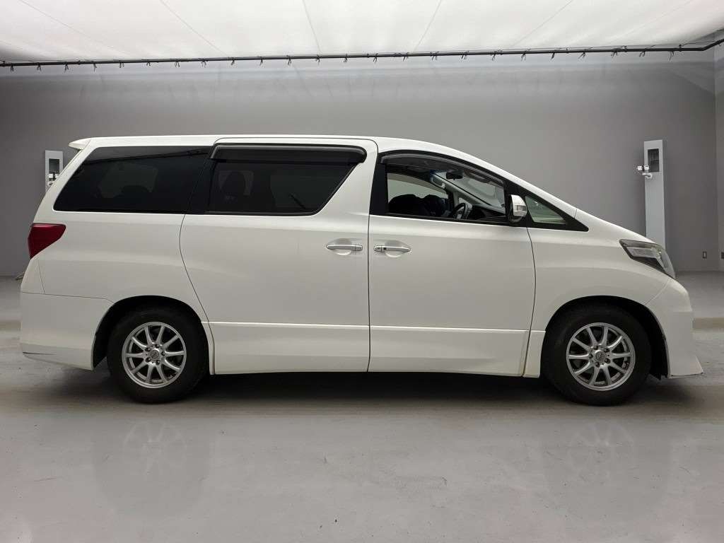 2013 Toyota Alphard thumbnail