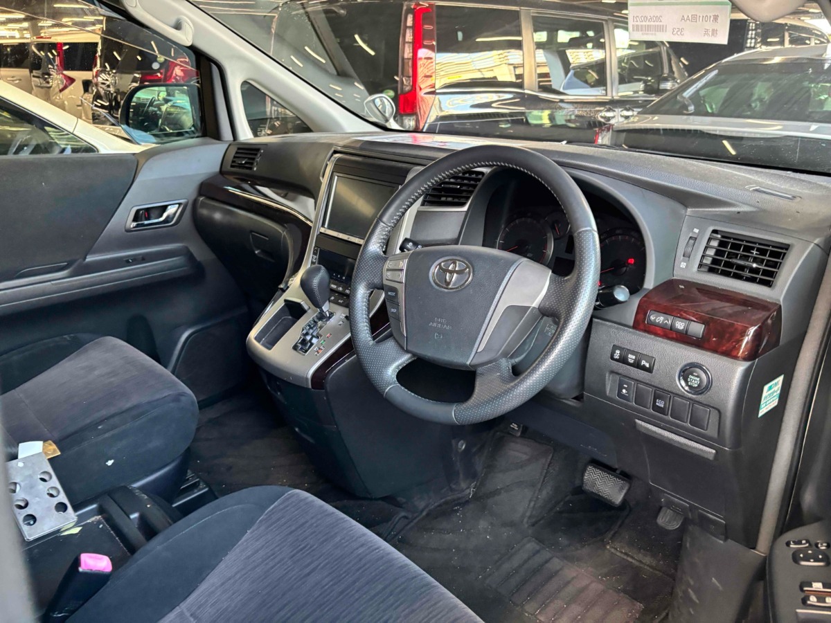 2013 Toyota Alphard thumbnail