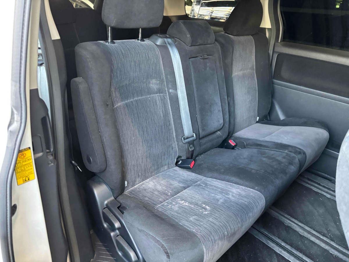 2013 Toyota Alphard thumbnail