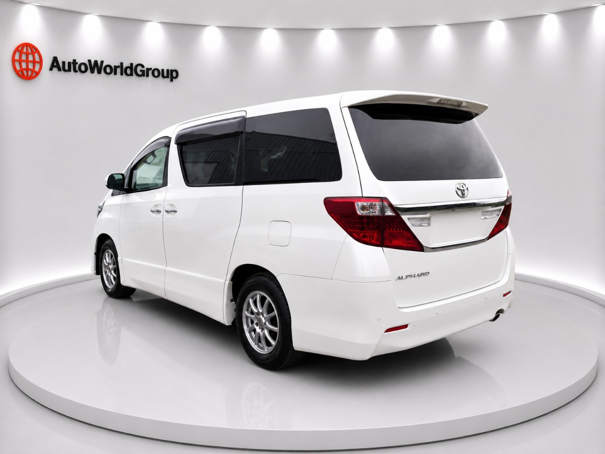 2013 Toyota Alphard thumbnail