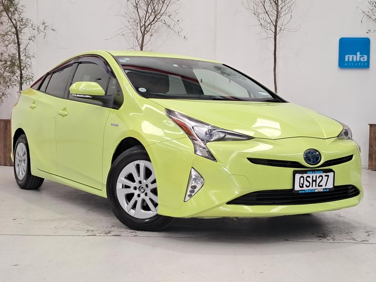 2016 Toyota Prius thumbnail