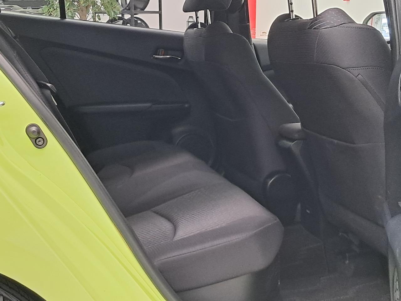 2016 Toyota Prius thumbnail
