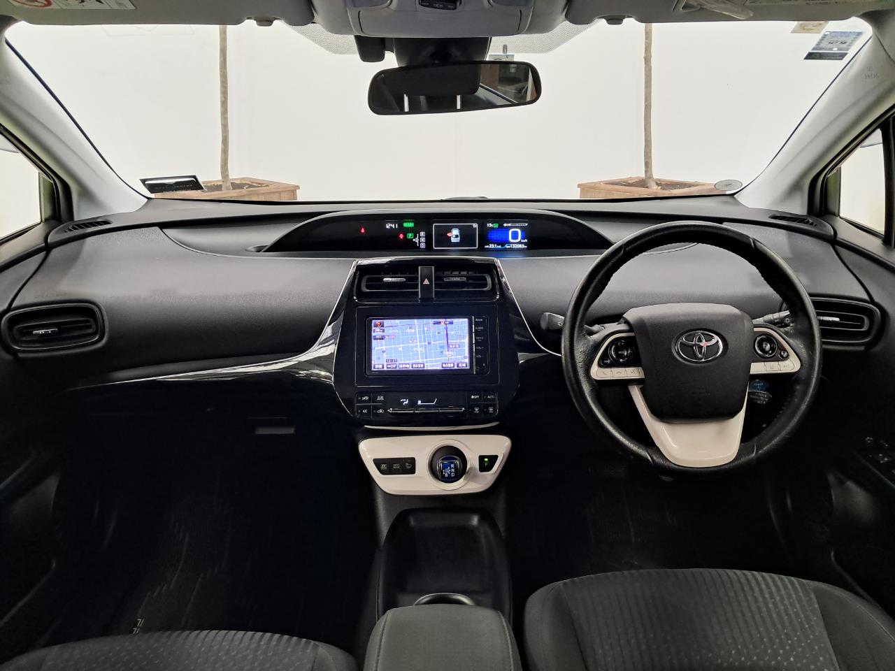 2016 Toyota Prius thumbnail