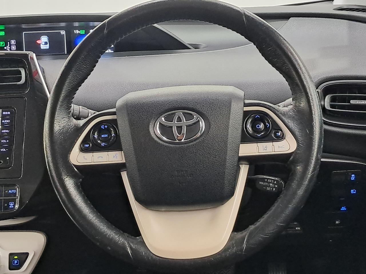 2016 Toyota Prius thumbnail