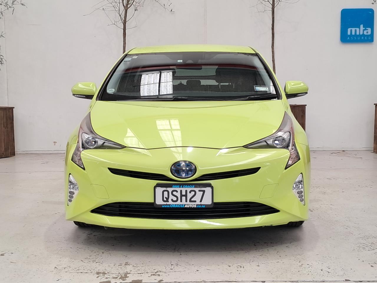2016 Toyota Prius thumbnail