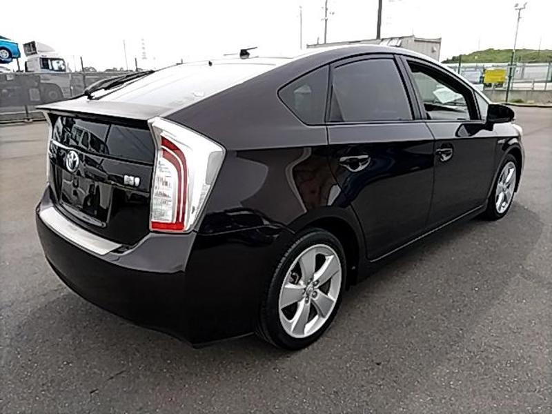 2013 Toyota Prius thumbnail