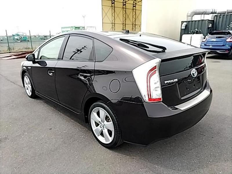 2013 Toyota Prius thumbnail