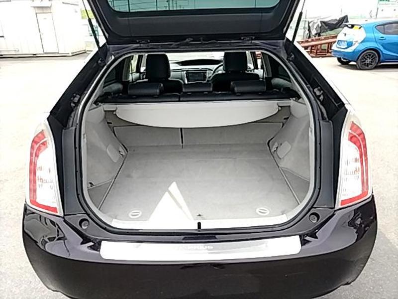 2013 Toyota Prius thumbnail