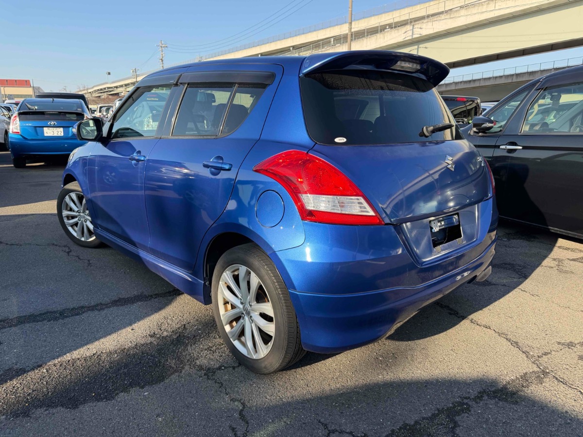 2013 Suzuki Swift thumbnail
