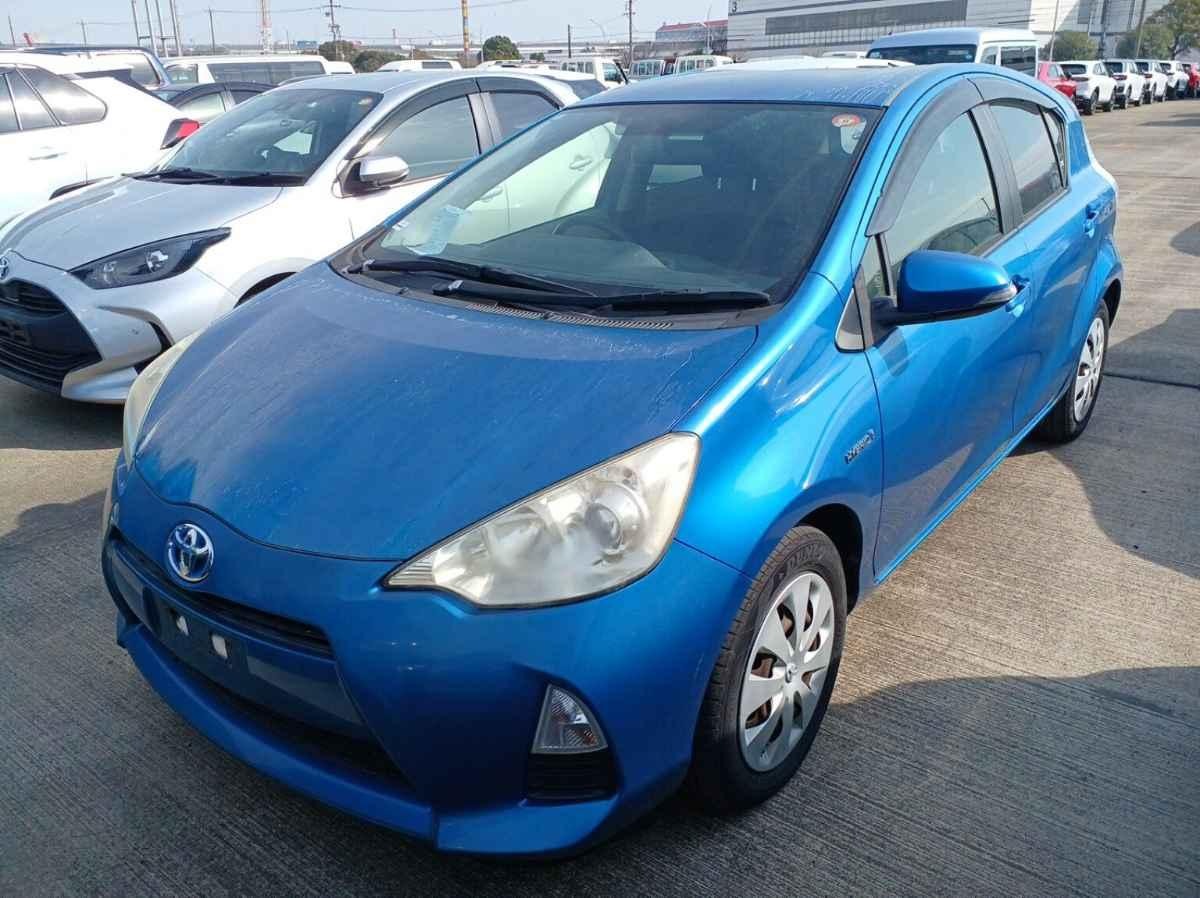 2013 Toyota Aqua thumbnail