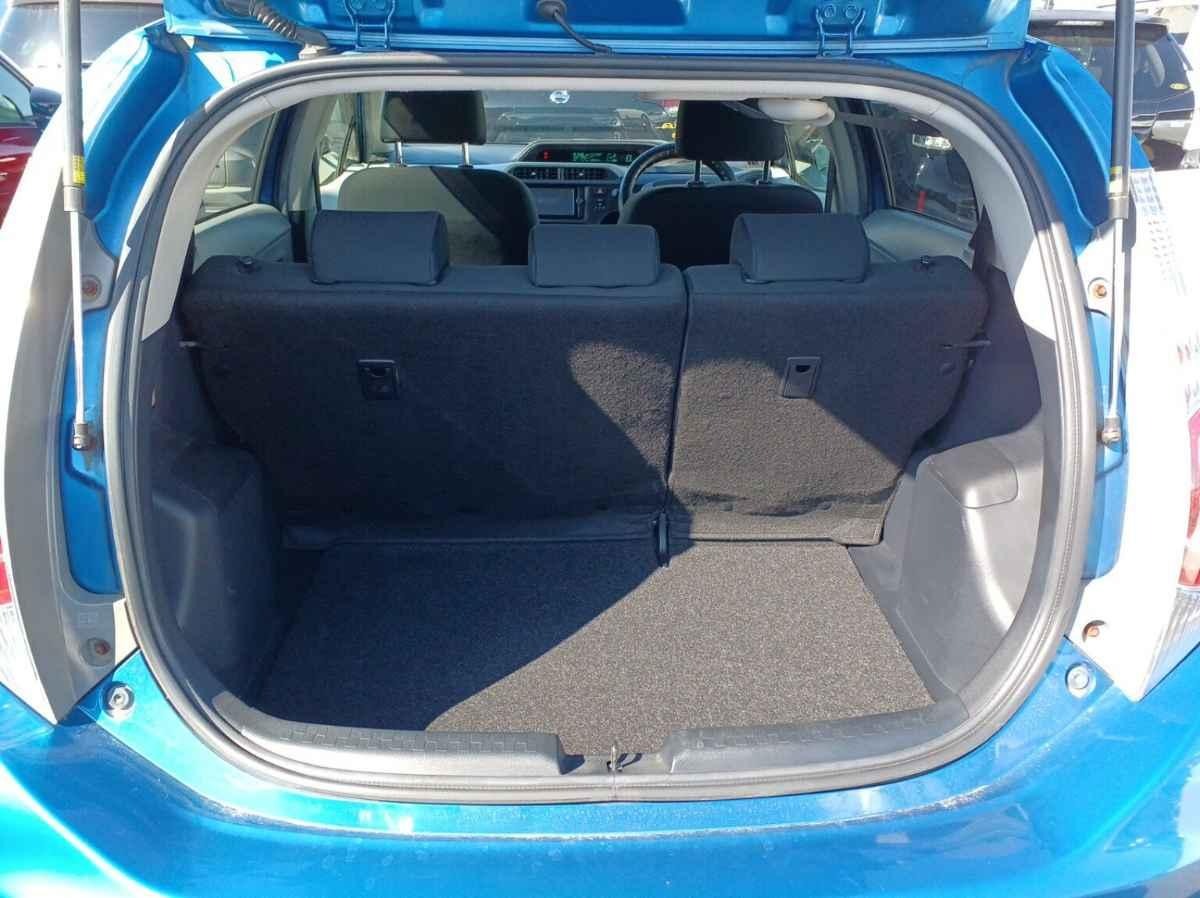 2013 Toyota Aqua thumbnail