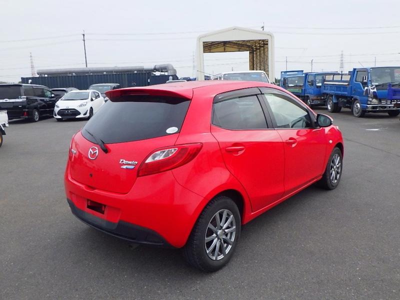 2012 Mazda Demio thumbnail