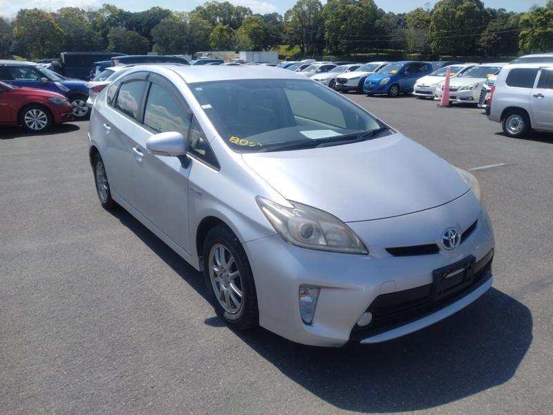 2013 Toyota Prius thumbnail