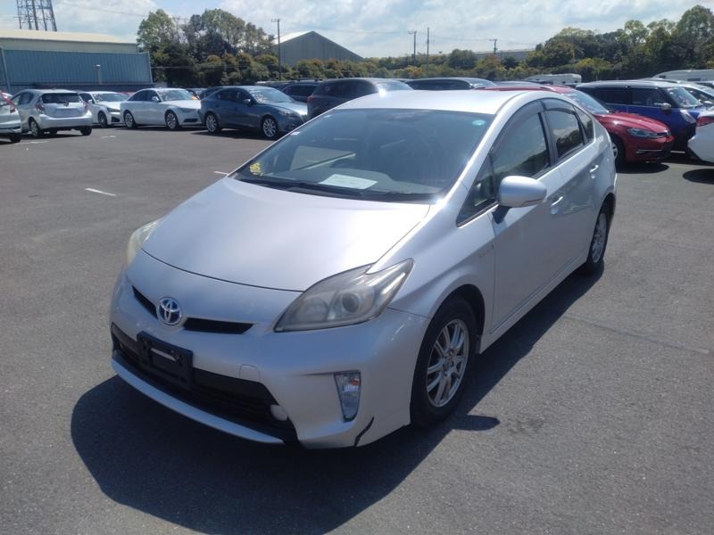2013 Toyota Prius thumbnail