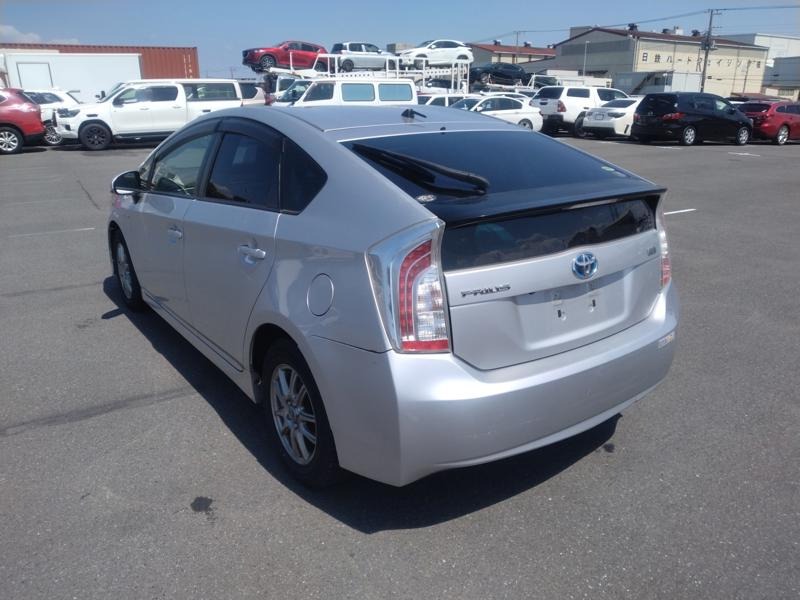 2013 Toyota Prius thumbnail
