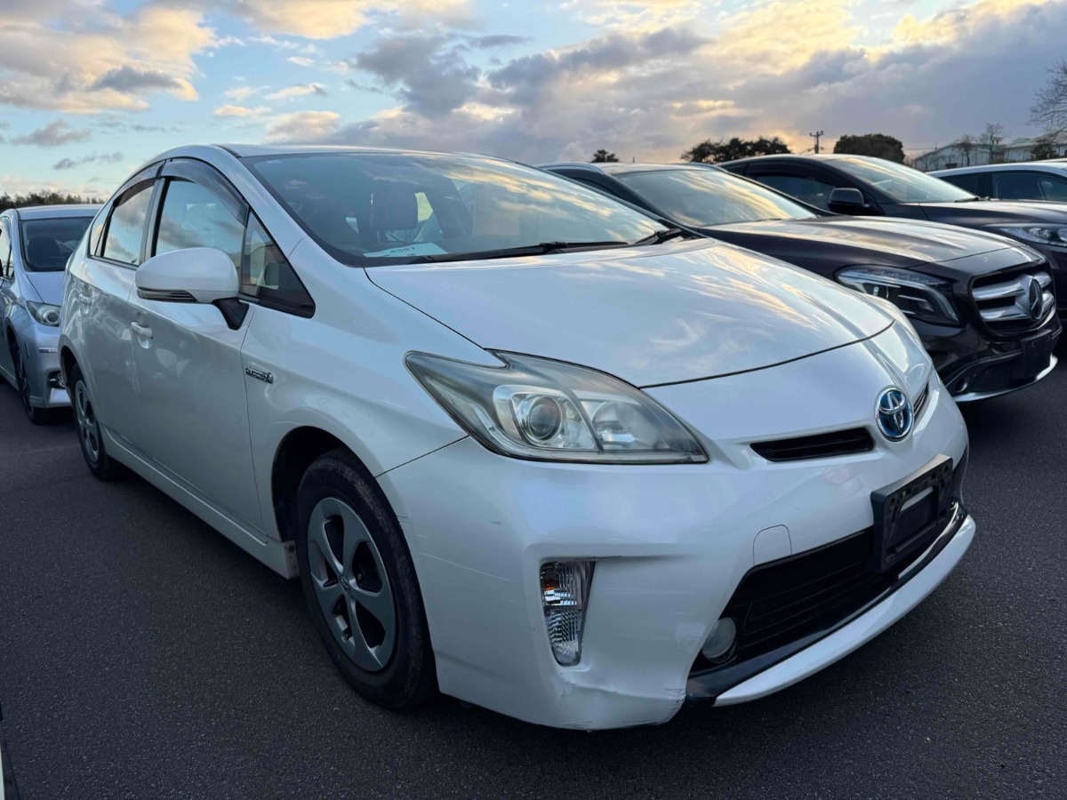 2012 Toyota Prius thumbnail