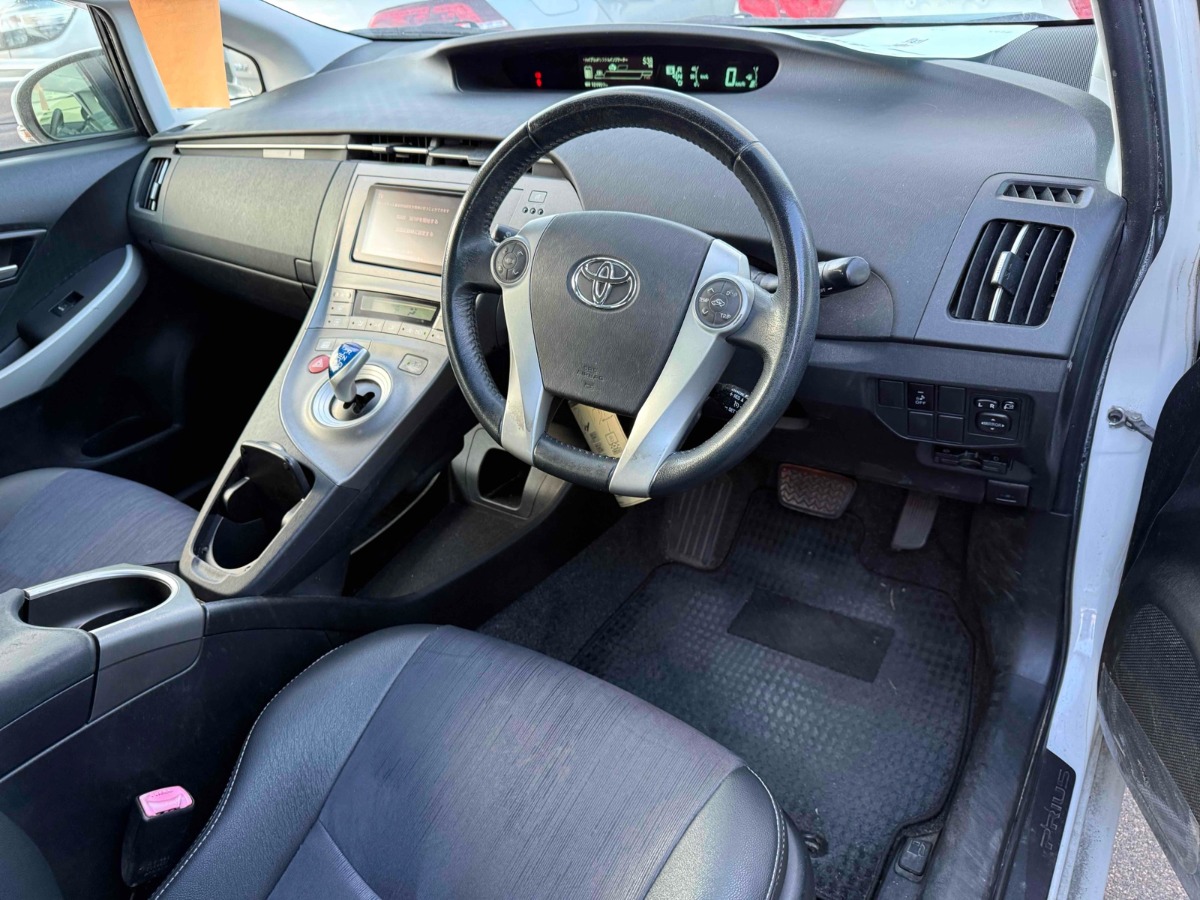 2012 Toyota Prius thumbnail