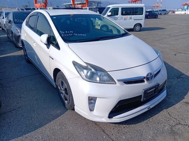 2013 Toyota Prius thumbnail