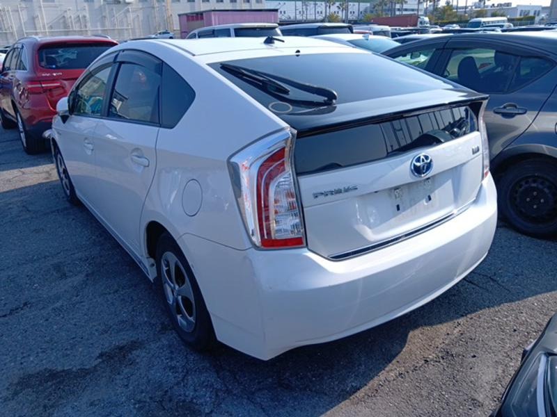 2013 Toyota Prius thumbnail