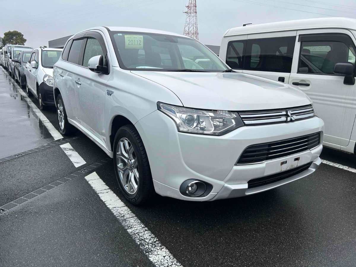 2015 Mitsubishi Outlander thumbnail