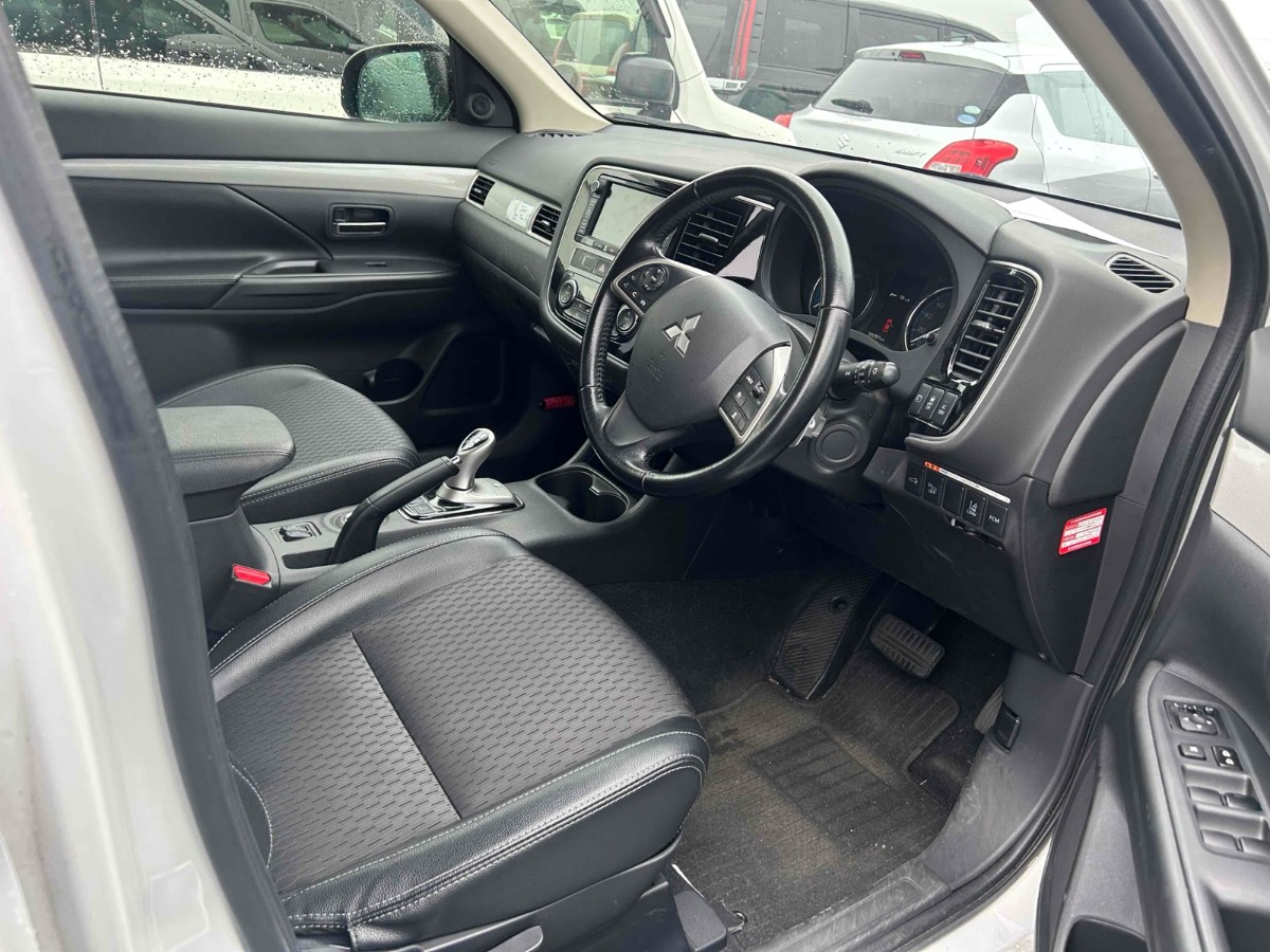 2015 Mitsubishi Outlander thumbnail
