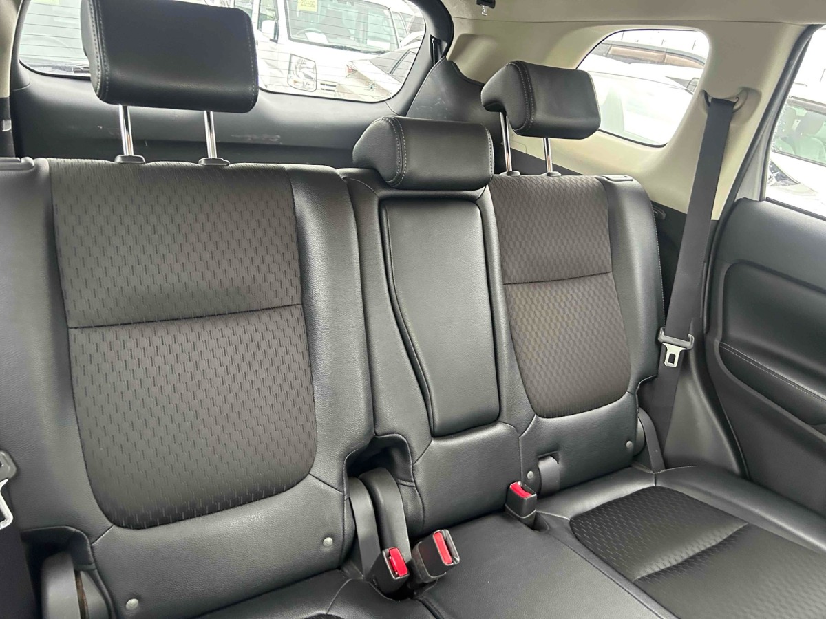 2015 Mitsubishi Outlander thumbnail