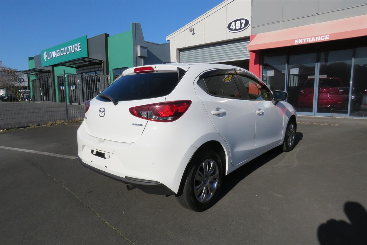 2020 Mazda 2 thumbnail