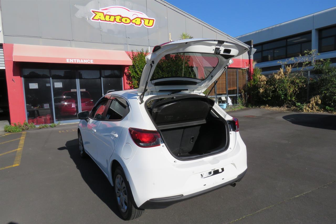 2020 Mazda 2 thumbnail