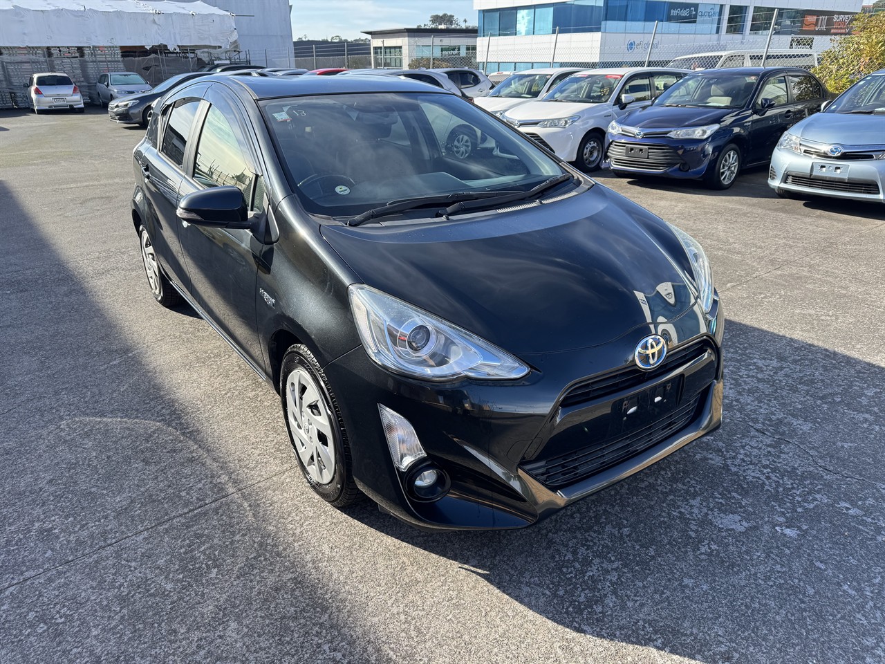 2015 Toyota Aqua thumbnail