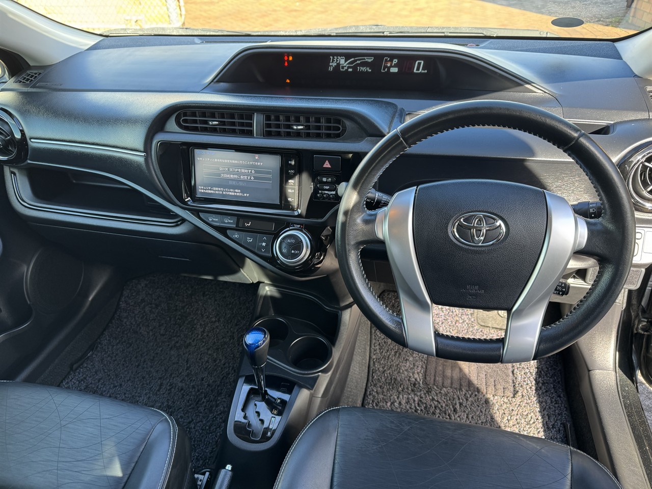 2015 Toyota Aqua thumbnail