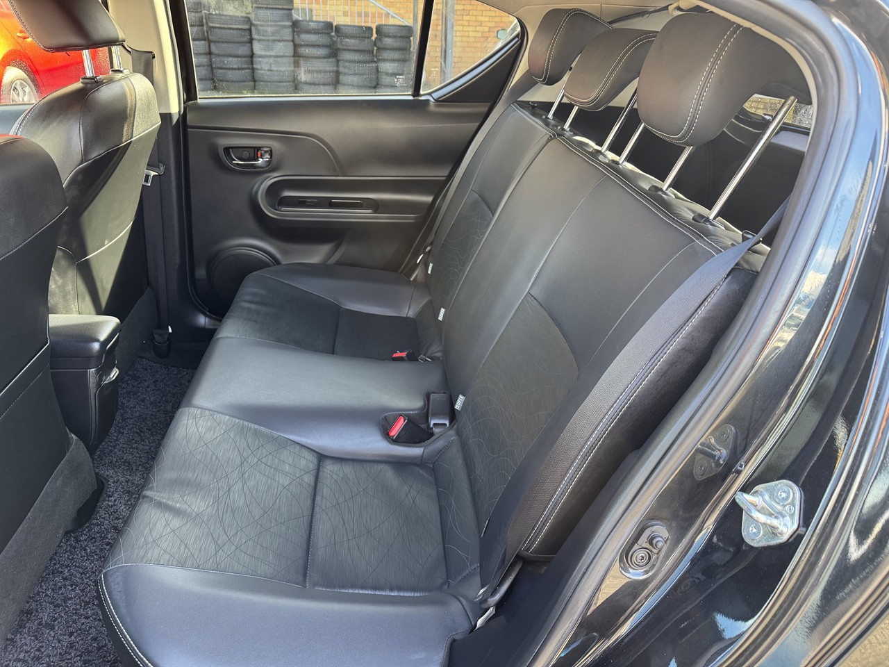 2015 Toyota Aqua thumbnail