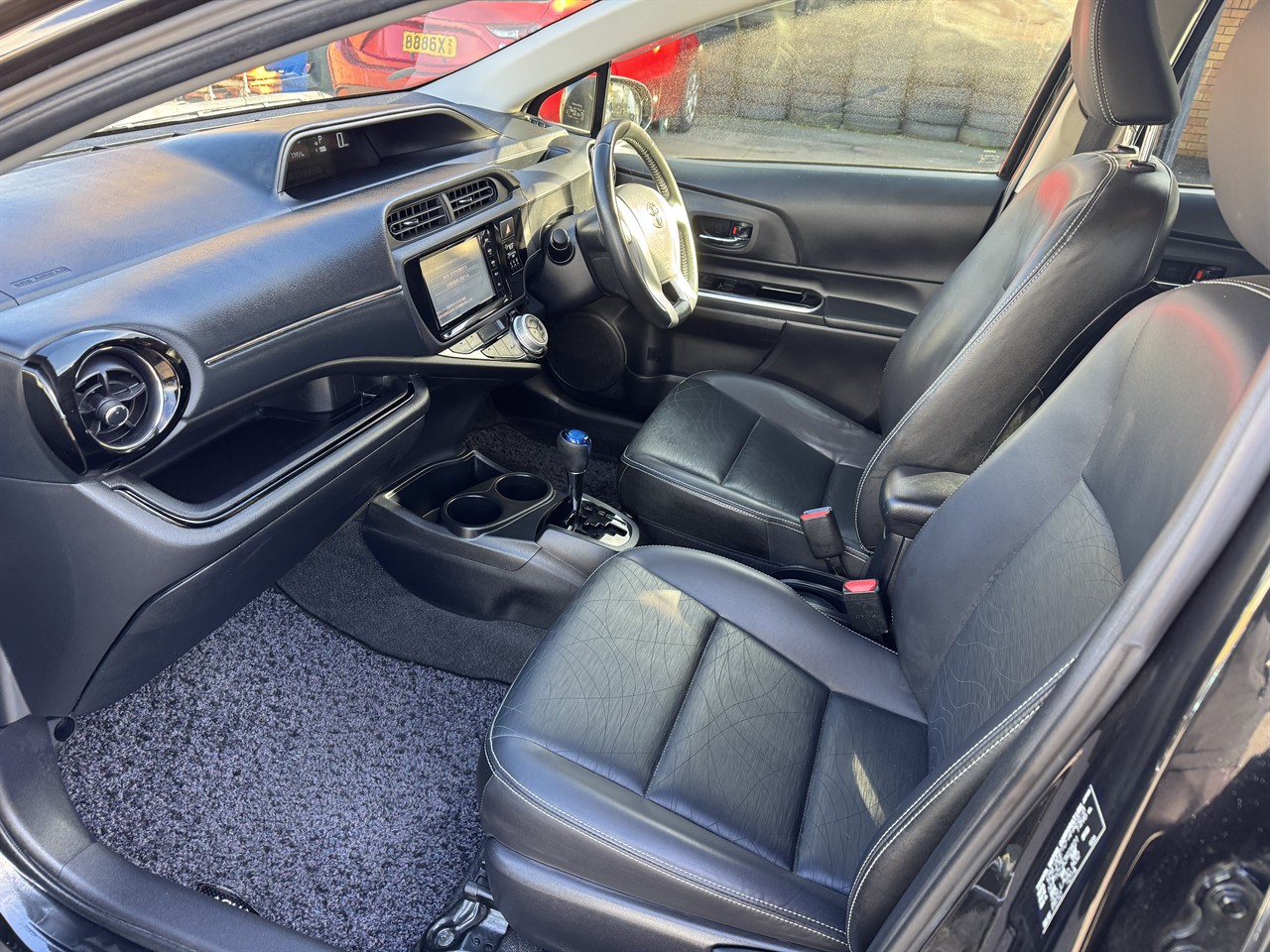 2015 Toyota Aqua thumbnail